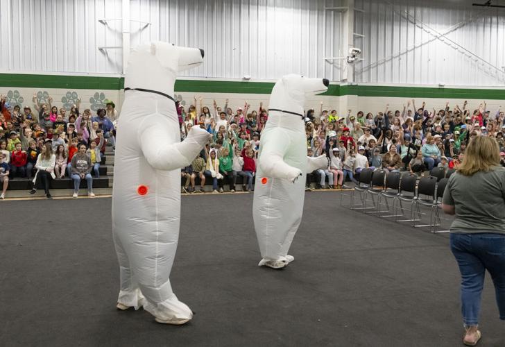 PHOTOS: Studnets react to the reveal of mystery readers