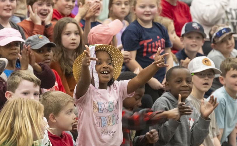 PHOTOS: Studnets react to the reveal of mystery readers