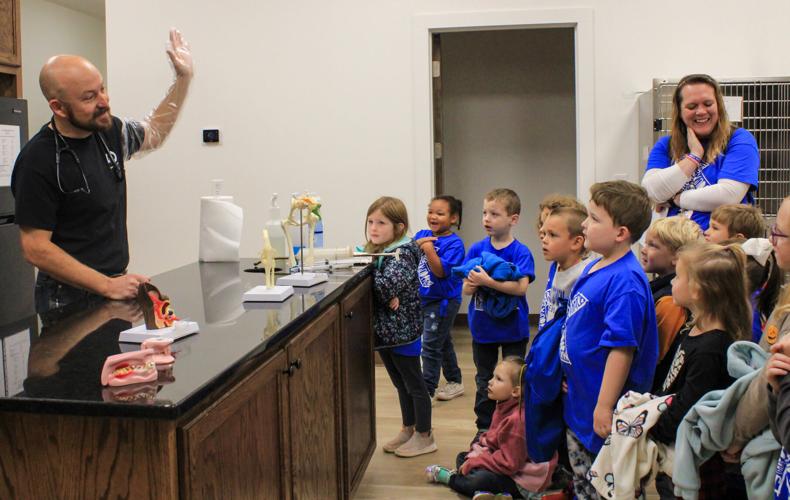 RES kindergartens visit local veterinarian practice