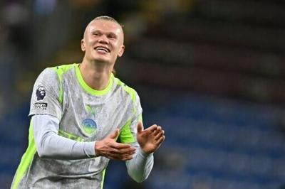 Erling Haaland sent Manchester City top of the Premier League