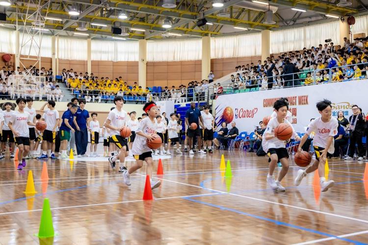 NBA legend Mitch Richmond and NBA coaches conduct a basketball clinic for the boys’ basketball teams from Yuet Wah College and Colégio Dom Bosco (Yuet Wah), winners of their divisions’ championship in this year’s Inter-School Basketball Competition in M...