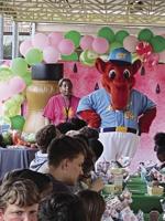 Break for a Plate: School district's feeding program kicks off