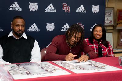 Dontarious Thomas signs NLI to Wisconsin Lutheran