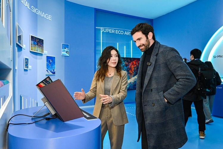 (PRNewsfoto/TCL China Star Optoelectronics Technology (TCL CSOT))