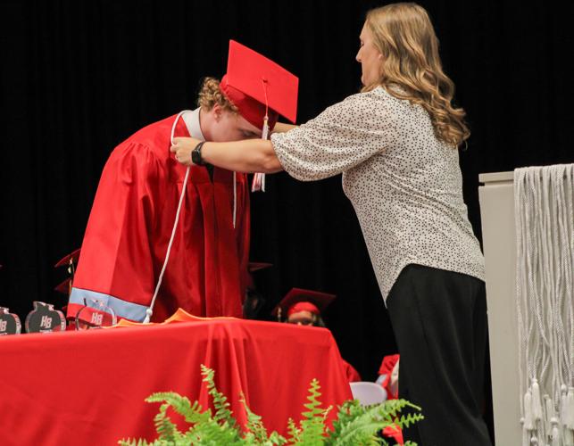 Horseshoe Bend seniors receive honors for graduation