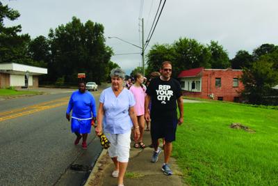 Volunteers participate in walkability study