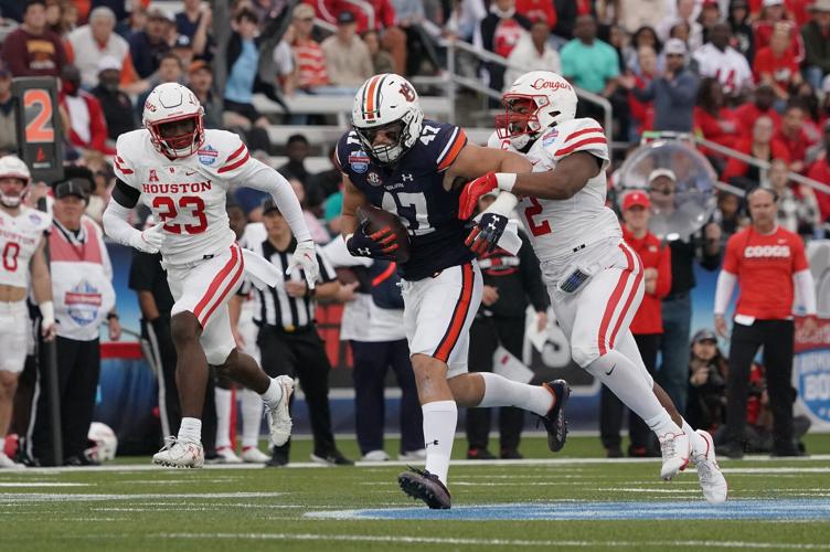Late touchdown leads Houston past Auburn in Birmingham Bowl