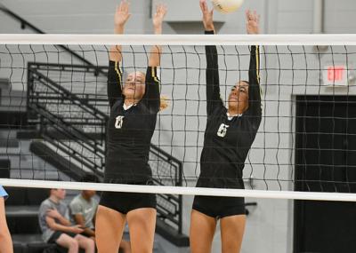 081926-dadeville volleyball.jpg