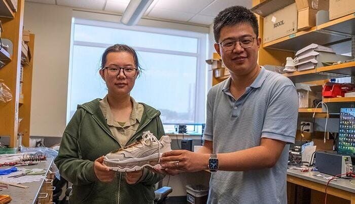 New “smart shoe” tracks changes in how people walk