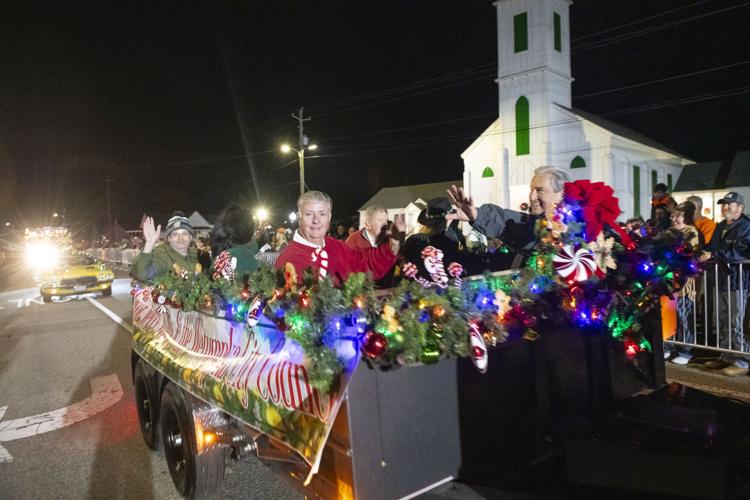 PHOTOS: Christmas on the Coosa