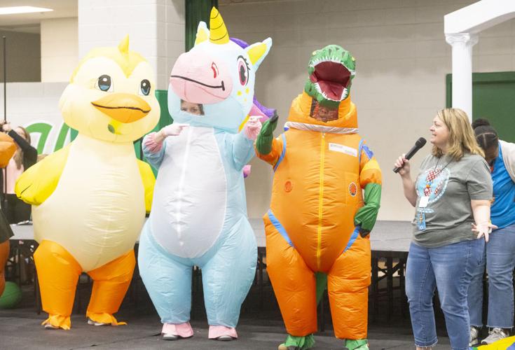 PHOTOS: Studnets react to the reveal of mystery readers