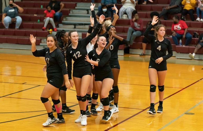 Photos: Wetumpka volleyball defeats Benjamin Russell