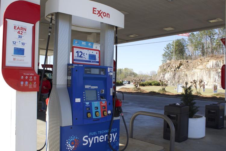 Gas prices continue to decline going into 2023