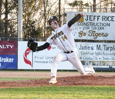 Dadeville's Tripp McKinley, Walker Spraggins combine for 2-hit victory