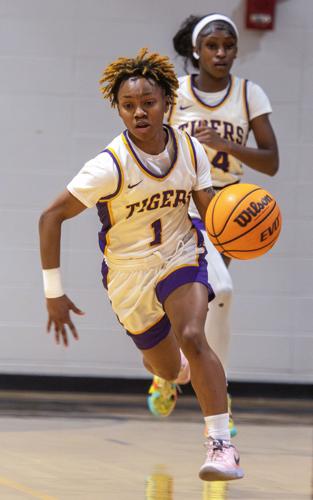 013026 tallassee basketball 03.jpg