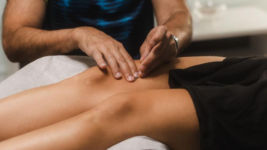 Dry needling treatment for runners at Morningside Acupuncture in New York City.
Photo credit: Keith Montero (@keefshoots)