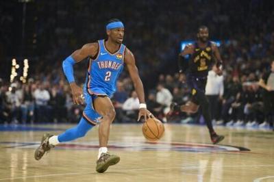 Shai Gilgeous-Alexander of the Oklahoma City Thunder drives to the basket in a lopsided NBA victory over the Los Angeles Lakers