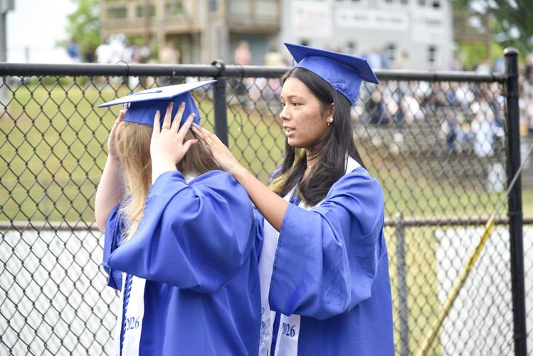 052726RHSGRAD8.jpg
