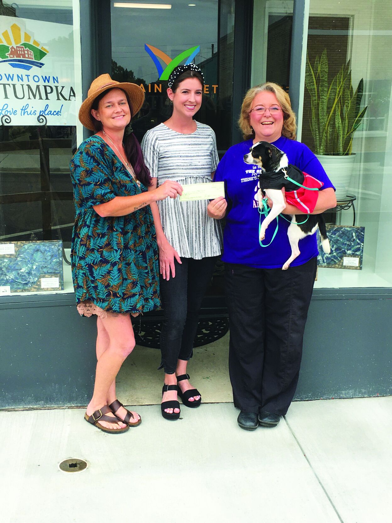 Pooches on the Coosa raises hundreds for humane society