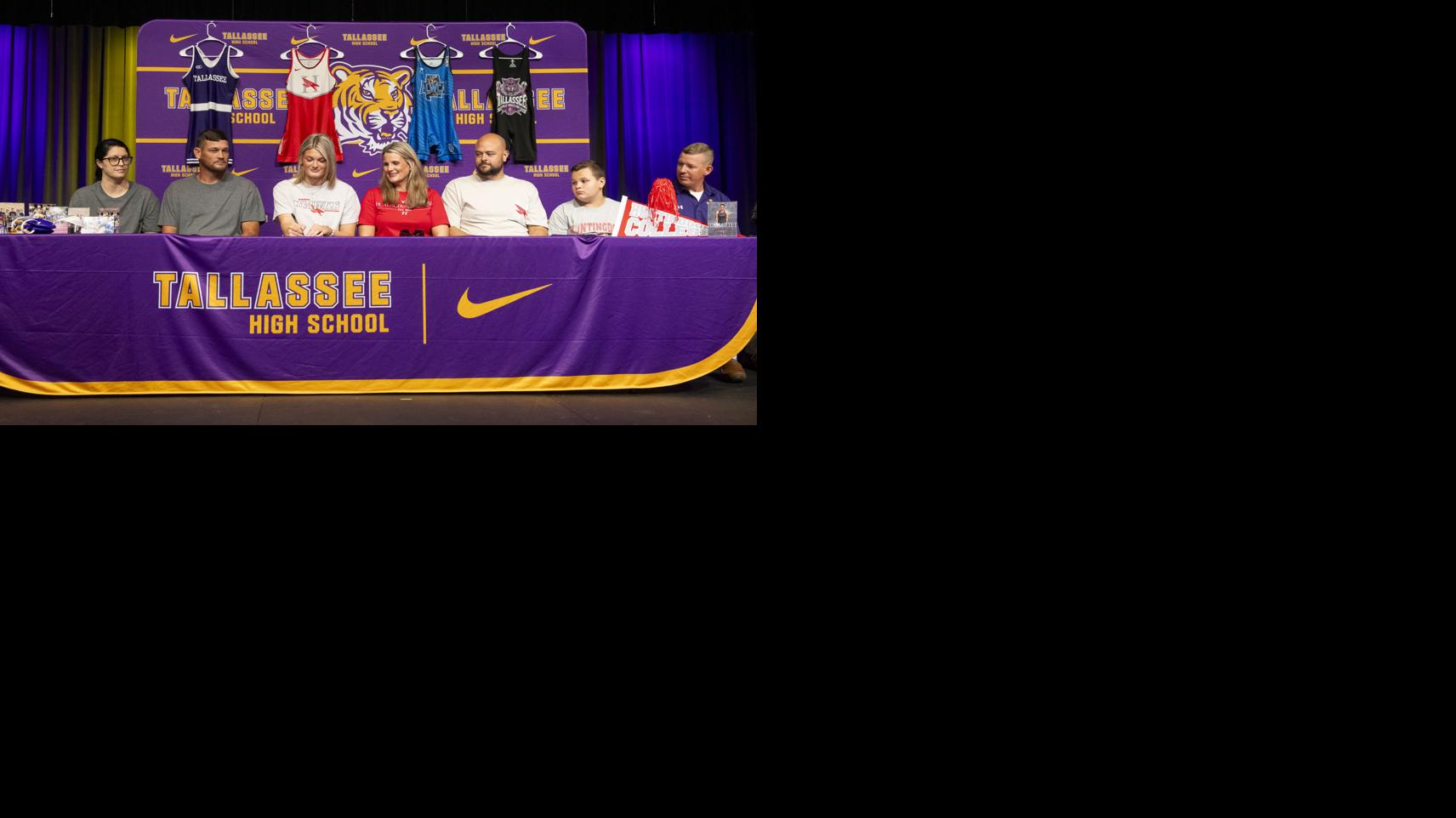 Tallassee’s Alli Smith to continue wrestling at Huntingdon