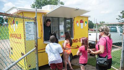 New mobile shaved ice stand opens