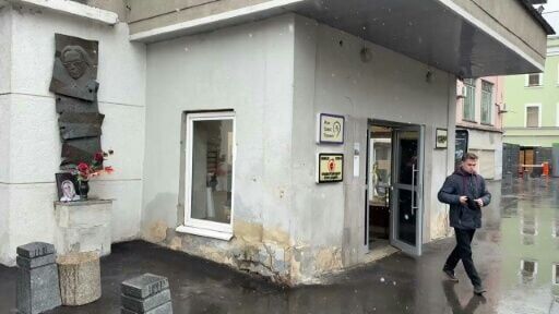 Russian police raid office of independent media outlet Novaya Gazeta