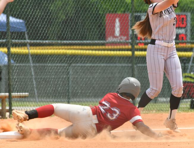 Horseshoe Bend alive after splitting games in first round of regionals