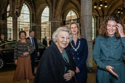 Princess Beatrix of the Netherlands (C) arrives at the Rijksmuseum