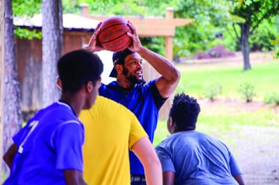 Former Alabama star visits Adullam House