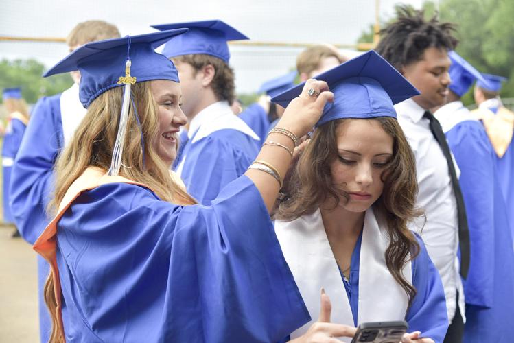 052726RHSGRAD7.jpg