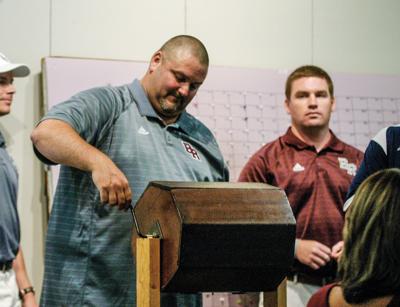 Benjamin Russell Quarterback Club drawdown dinner draws big crowd