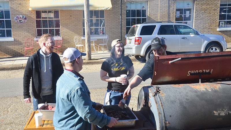 Volunteers descend on Wetumpka following Saturday’s tornado