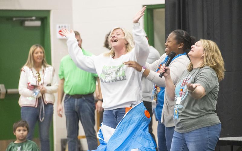 PHOTOS: Studnets react to the reveal of mystery readers