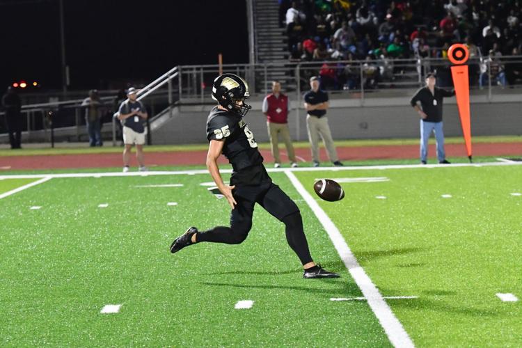 Carver’s defense stops Wetumpka in region matchup