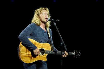 Songwriters Corner: Dixon performs at songwriters festival for the first time