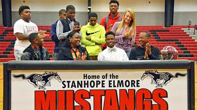 NATIONAL SIGNING DAY: Turner inks with Iowa Central