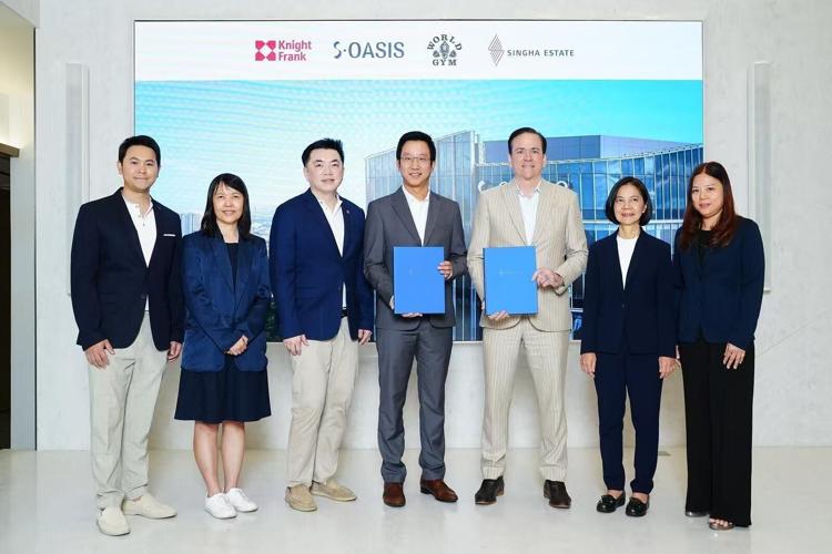 John Caraccio, President, World Gym Corporation and Chairath Sivapornpan, CEO of Singha Estate holding contract.