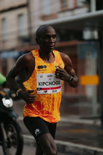 Eliud Kipchoge wearing the HUAWEI WATCH GT Runner 2