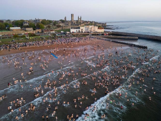 SWNS_STANDREWS_MAYDIP_06