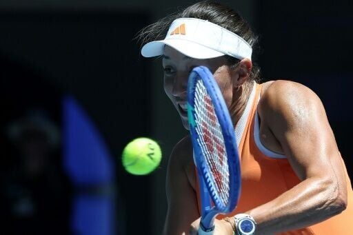 Jessica Pegula hits a return to McCartney Kessler