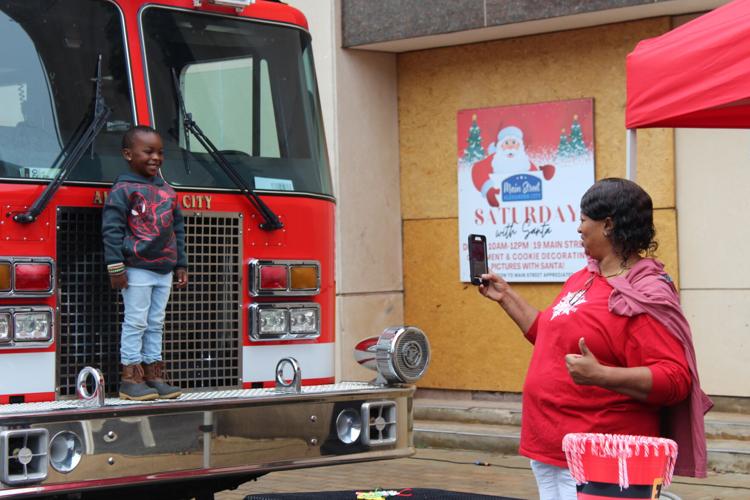 Parks & Rec and Main Street Alex City hold fifth annual Downtown Christmas