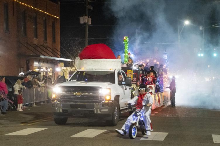 PHOTOS: Christmas on the Coosa