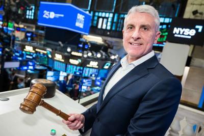 Diversified Energy Company CEO Rusty Hutson, Jr. rang the bell.