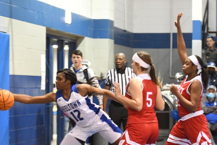 Reeltown girls basketball pulls off comeback, claims third straight win