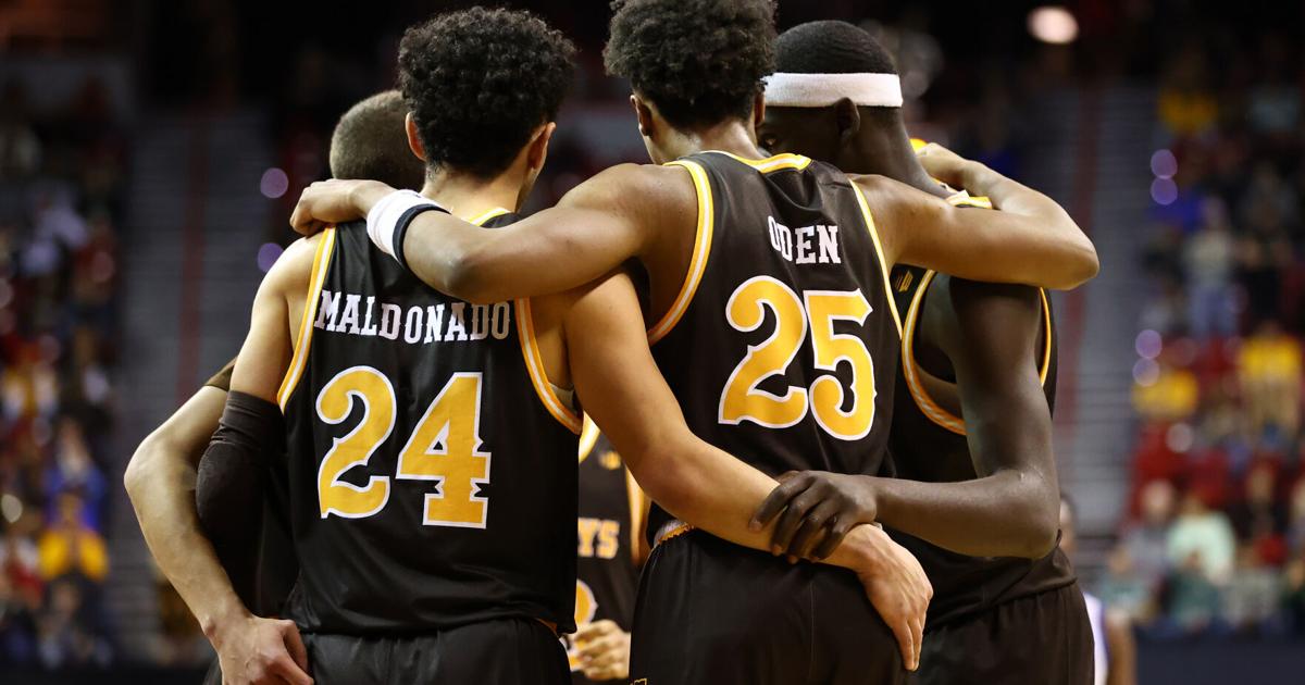 Wyoming Cowboys host reigning Mountain West champion Boise State Broncos