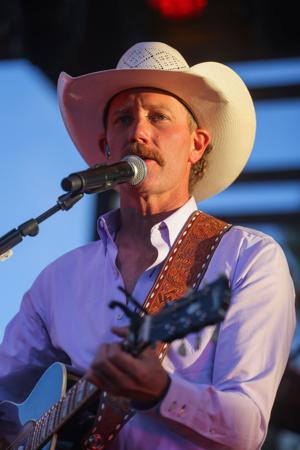 052826-nws-concertforhope-8.JPG