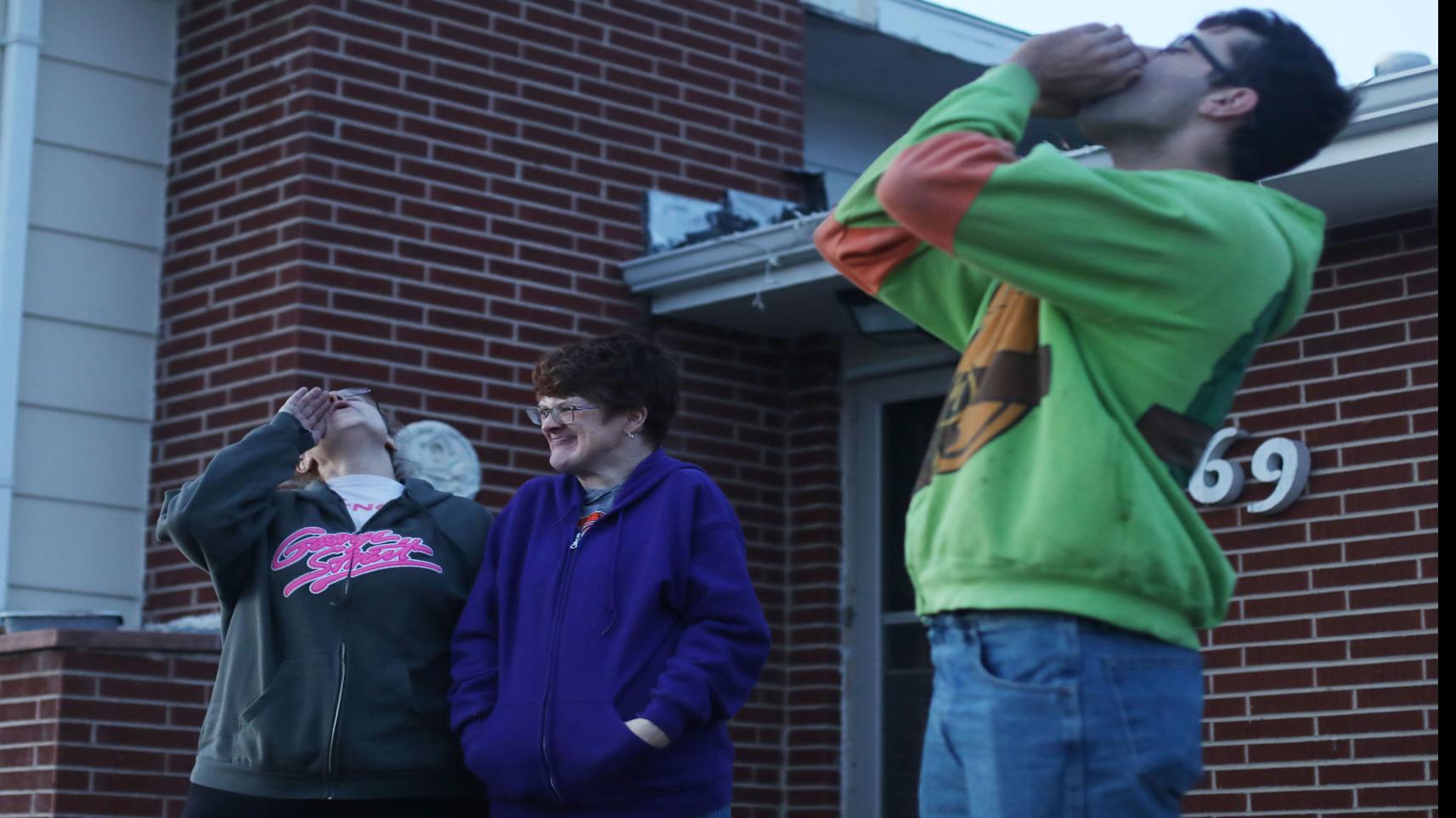 Howling At The Moon Means Catharsis And Community For Many In Casper Casper Trib Com