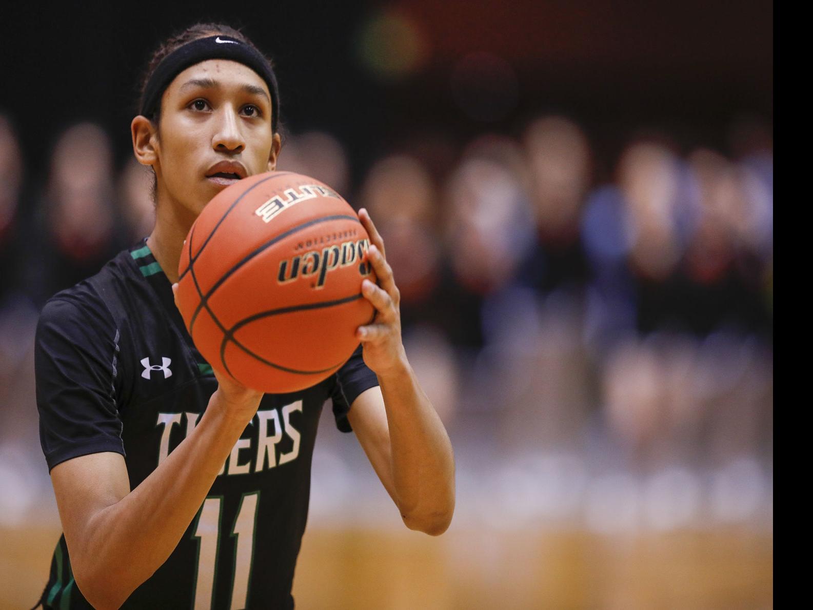 Lander S Niieihii Black Signs With Central Wyoming College Boys