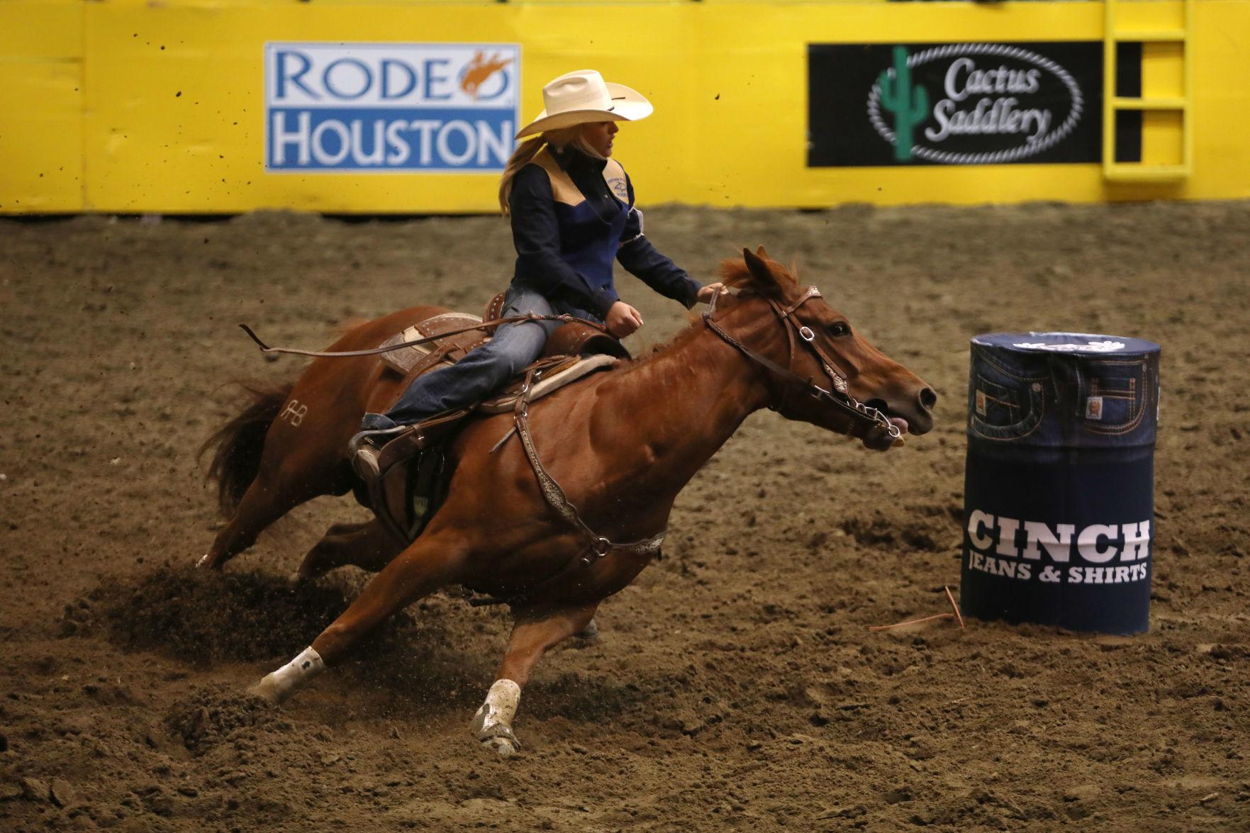 Photos Friday CNFR performance in Casper Rodeo