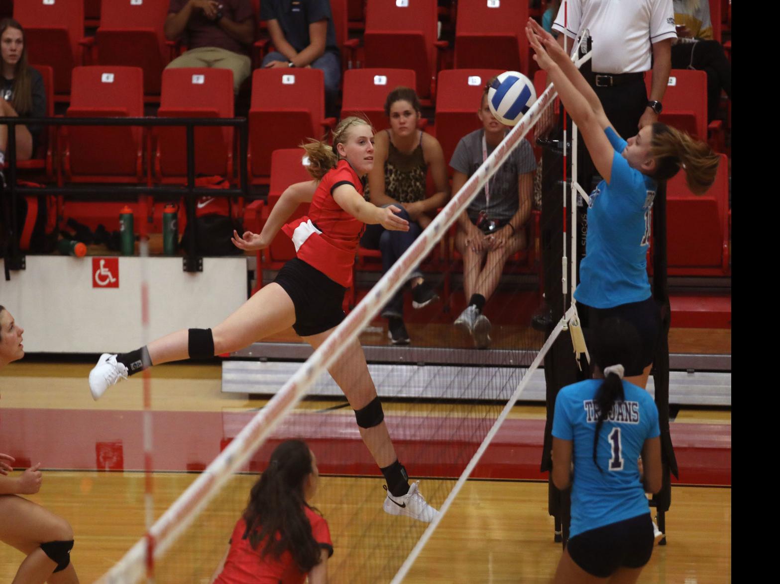 Casper College Volleyball Falls In Five Sets To Colby Community